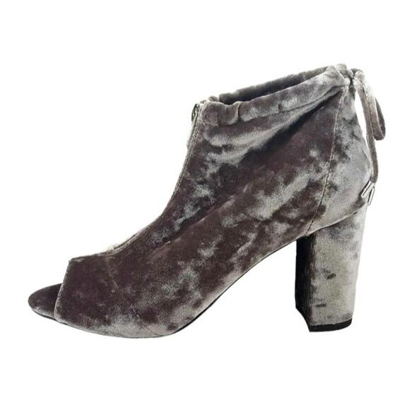 REPORT Ankle Boot  Women's 7.5 W  NWOB  Luxe SAKAI Peek-Toe Bootie  Gray Velvet - Picture 3 of 7